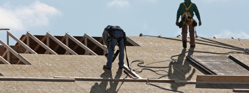 repairing-roof-vs-roof-replacement